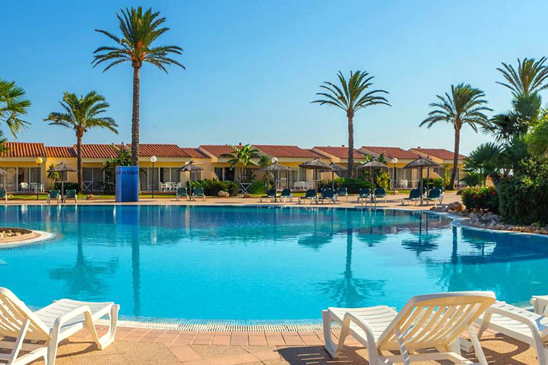 Swimming pool at BlueRooms Las Palmeras Hotel