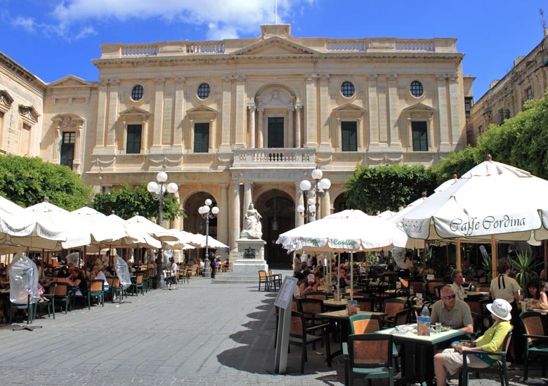 Caffe Cordina in front of the National Library