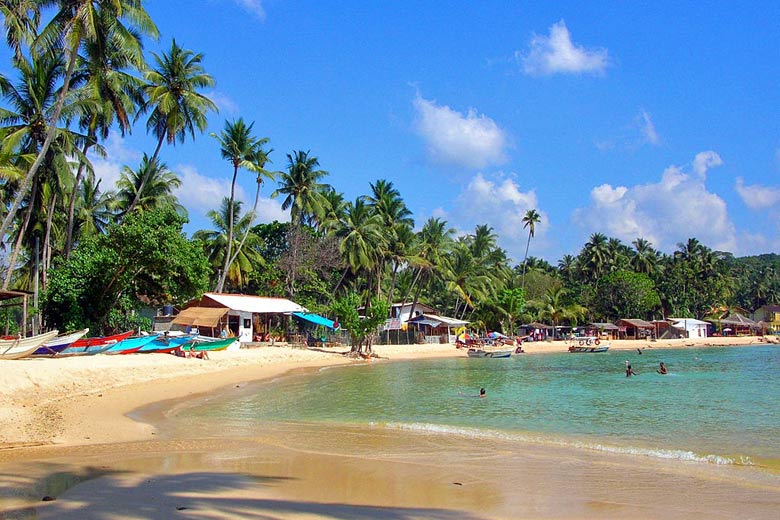 Beach holidays to Sri Lanka © <a href='https://commons.wikimedia.org/wiki/File:Unawatuna.jpg' target='new window o' rel='nofollow'>Bernard Gagnon</a> - Wikimedia <a href='https://creativecommons.org/licenses/by-sa/3.0/deed.en' target='new window l' rel='nofollow'>CC BY-SA 3.0</a>